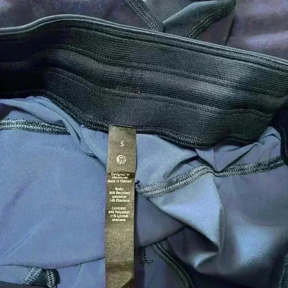 Lululemon men’s short - Picture 4 of 6